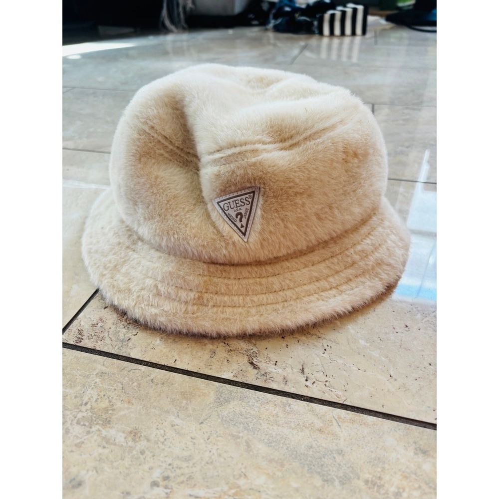 Guess Y2K Faux Fur Bucket Hat Cream Off White Triangle Logo Vintage Streetwear